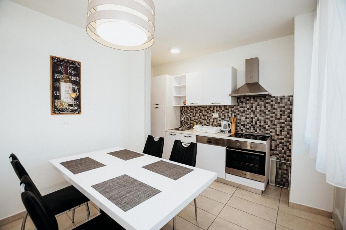 Double And Single S Apartments 자다르 외부 사진